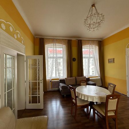 Schloss Ambras Маріанські Лазні Екстер'єр фото